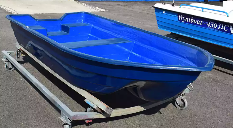 Стеклопластиковая лодка Neman-340 (тримаран) в Комсомольске-на-Амуре