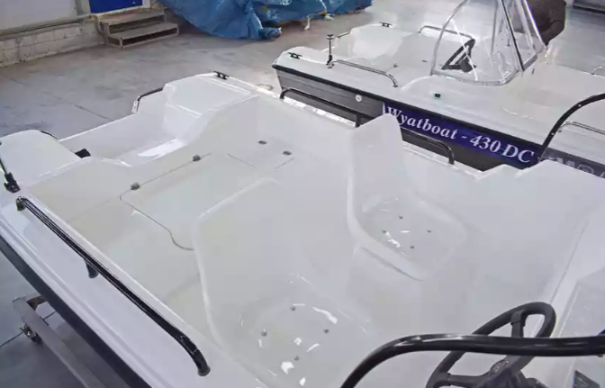 Комбинированный катер Wyatboat-430 M в Комсомольске-на-Амуре