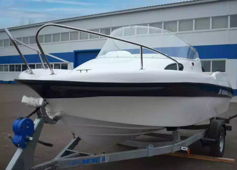 Стеклопластиковый катер Neman-530 с каютой в Комсомольске-на-Амуре