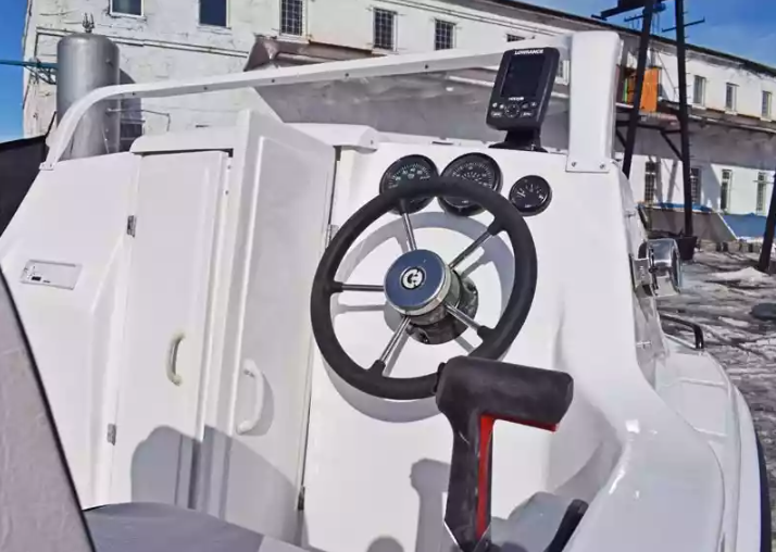 Комбинированный катер Neman-500 с каютой в Комсомольске-на-Амуре