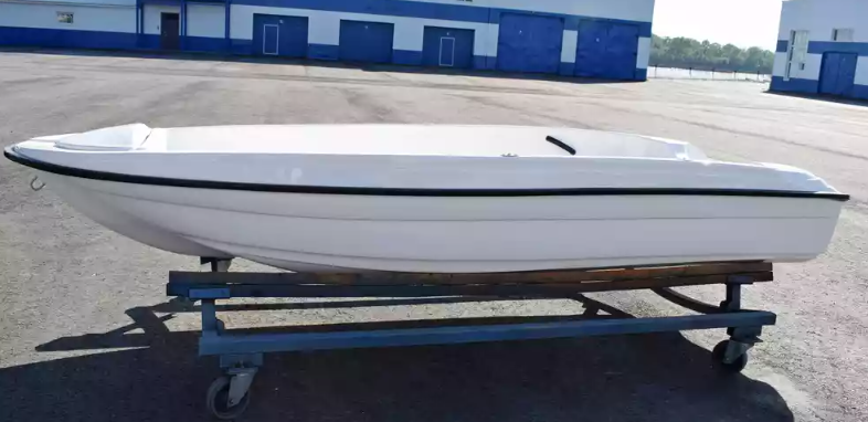 Стеклопластиковая лодка Пингвин (тримаран) в Комсомольске-на-Амуре