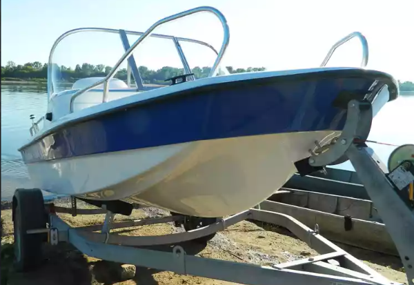 Стеклопластиковый катер Wyatboat-430 DC (тримаран) в Комсомольске-на-Амуре