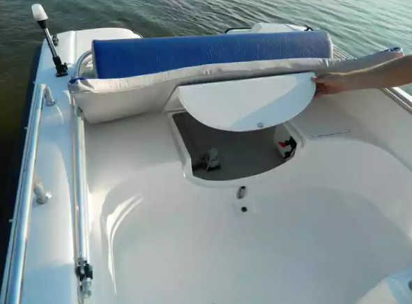 Стеклопластиковый катер Wyatboat-430 M (тримаран) в Комсомольске-на-Амуре