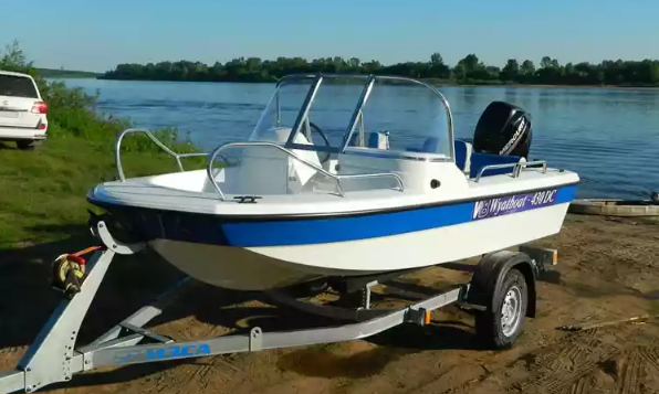 Стеклопластиковый катер Wyatboat-430 DC (тримаран) в Комсомольске-на-Амуре