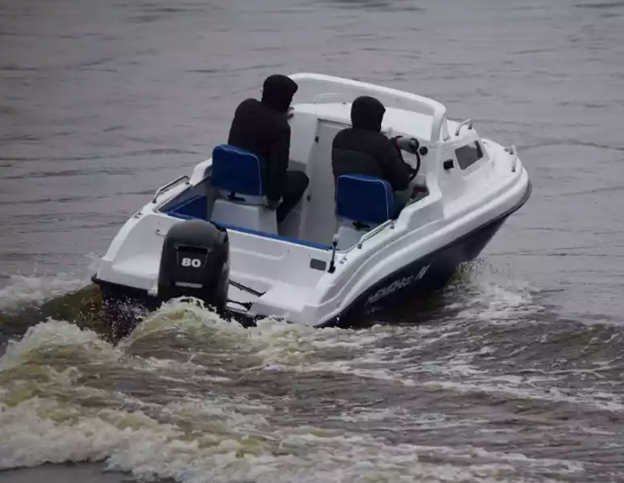 Комбинированный катер Neman-500 с каютой в Комсомольске-на-Амуре