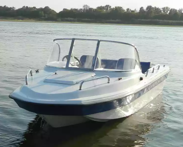 Стеклопластиковый катер Wyatboat-430 M (тримаран) в Комсомольске-на-Амуре