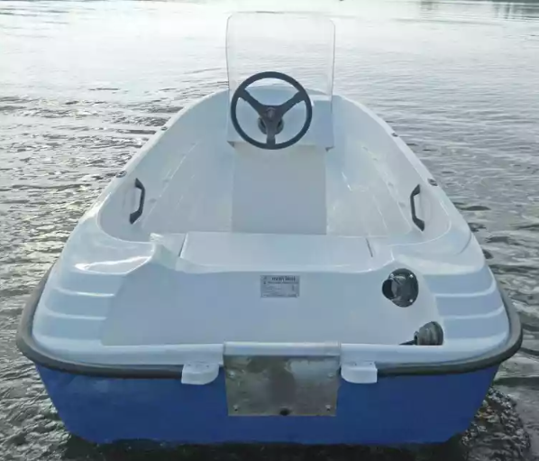 Стеклопластиковая лодка Пингвин с консолью (тримаран) в Комсомольске-на-Амуре