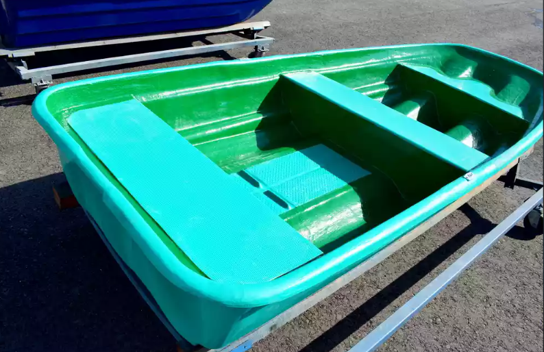 Стеклопластиковая лодка Старт (тримаран) в Комсомольске-на-Амуре