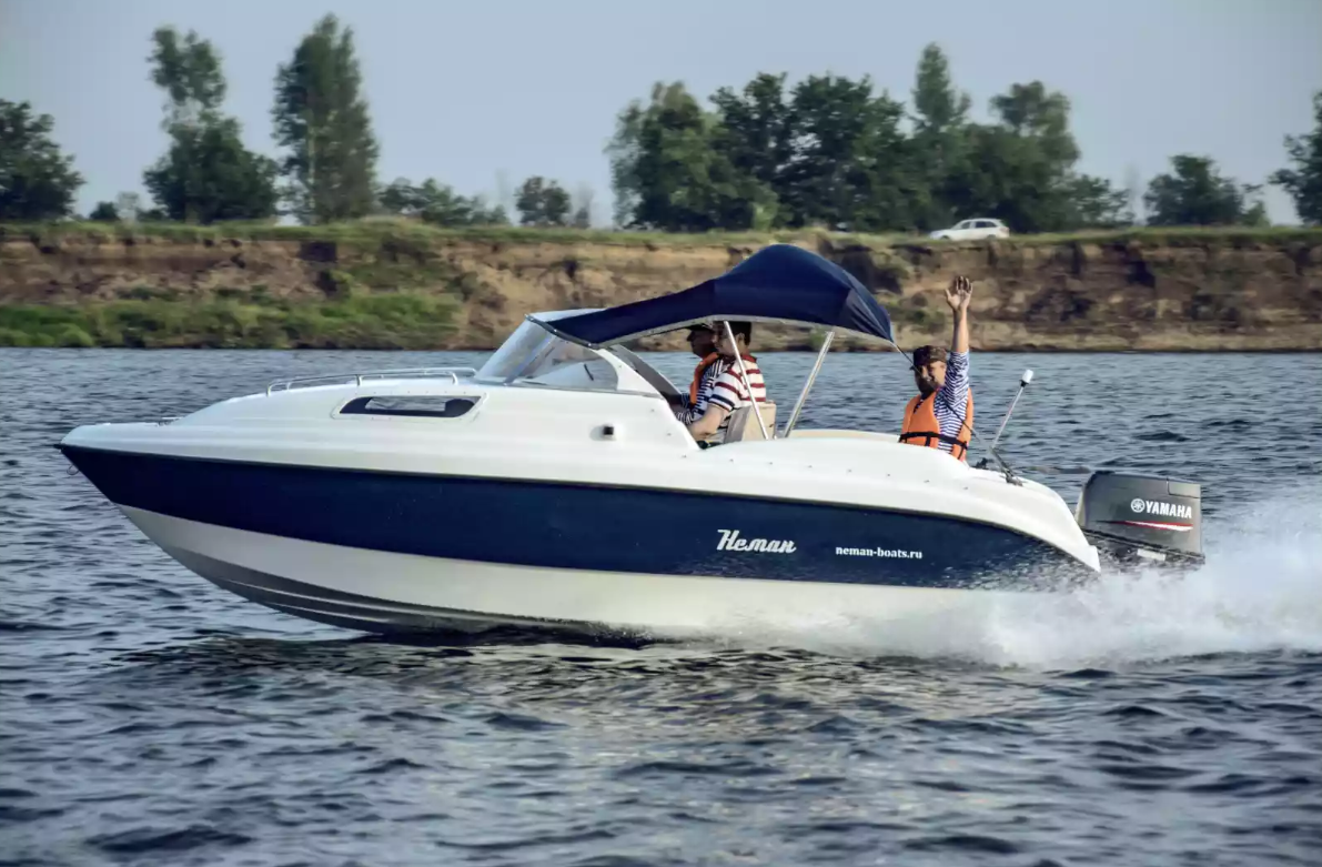 Стеклопластиковый катер Neman-550 с каютой в Комсомольске-на-Амуре