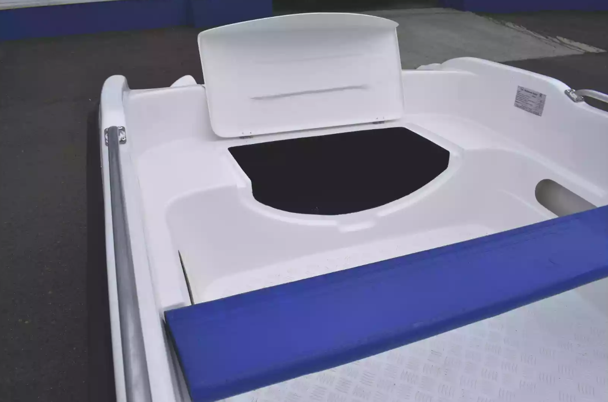 Стеклопластиковая лодка Пингвин New (тримаран) в Комсомольске-на-Амуре