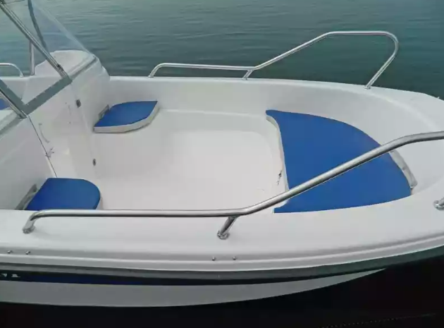 Стеклопластиковый катер Wyatboat-430 DCM (тримаран) в Комсомольске-на-Амуре