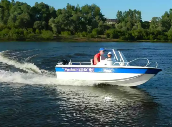 Стеклопластиковый катер Wyatboat-430 DC (тримаран) в Комсомольске-на-Амуре