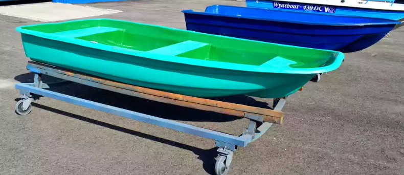 Стеклопластиковая лодка Старт (тримаран) в Комсомольске-на-Амуре