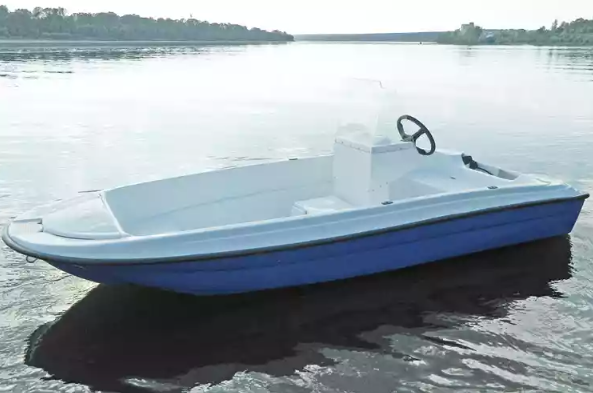 Стеклопластиковая лодка Пингвин с консолью (тримаран) в Комсомольске-на-Амуре