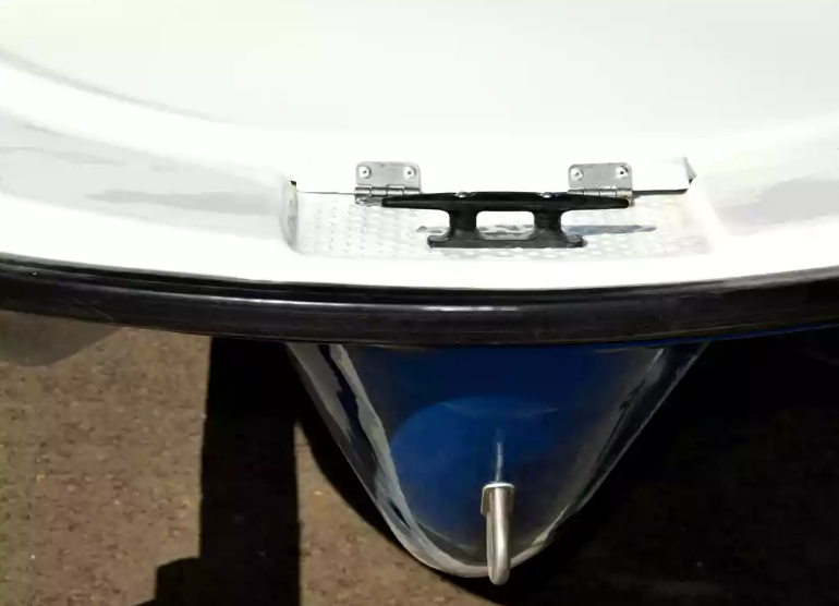 Стеклопластиковая лодка Пингвин с консолью (тримаран) в Комсомольске-на-Амуре