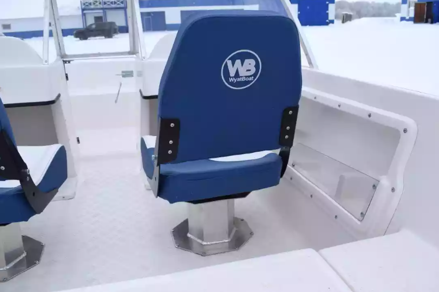 Стеклопластиковый катер Wyatboat-430DCМ (килевая) в Комсомольске-на-Амуре