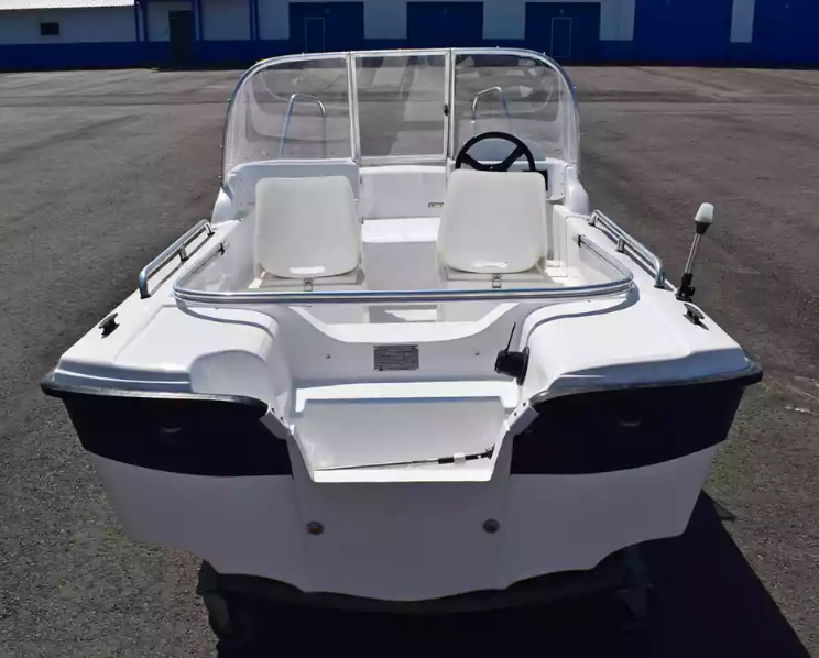 Стеклопластиковый катер Wyatboat-430 DC (тримаран) в Комсомольске-на-Амуре