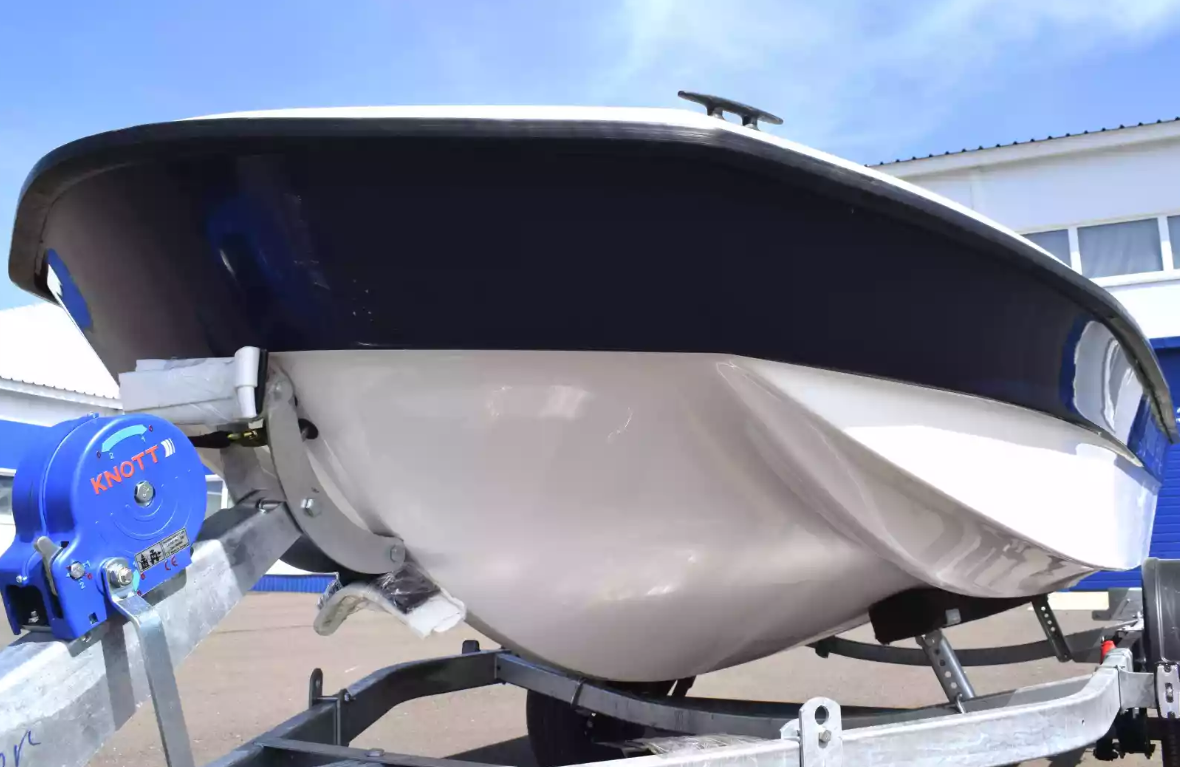 Стеклопластиковая лодка Wyatboat 430 тримаран в Комсомольске-на-Амуре