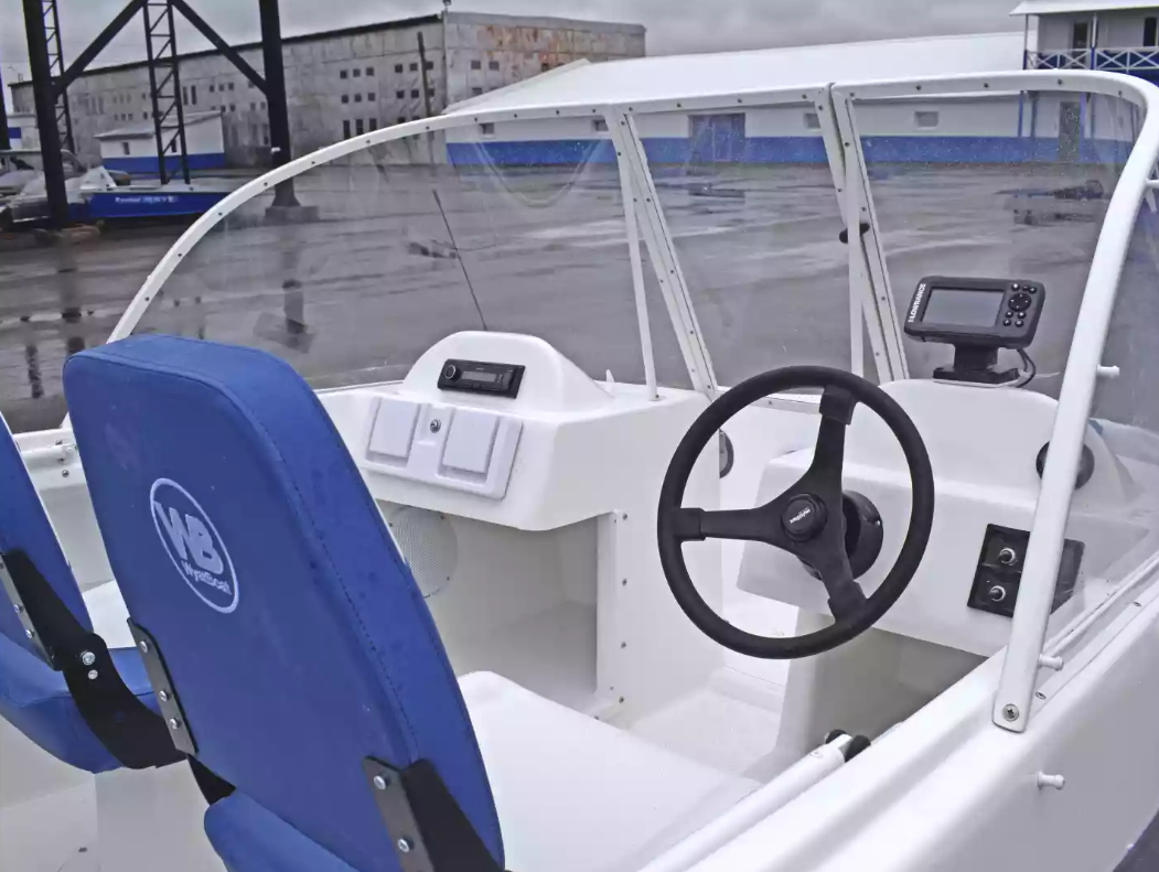 Стеклопластиковый катер Wyatboat-430DCМ (килевая) в Комсомольске-на-Амуре