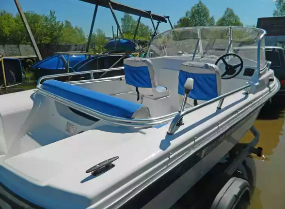 Стеклопластиковый катер Wyatboat-430 M (тримаран) в Комсомольске-на-Амуре