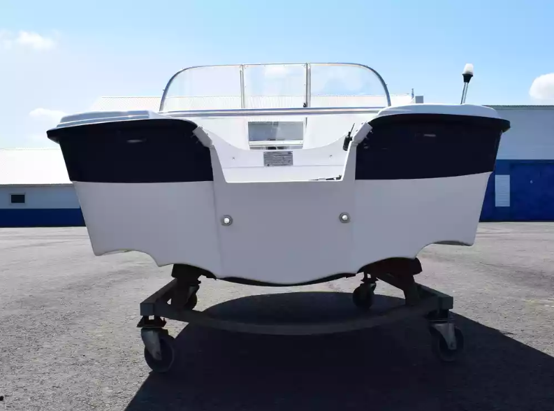 Стеклопластиковый катер Wyatboat-430 DC (тримаран) в Комсомольске-на-Амуре