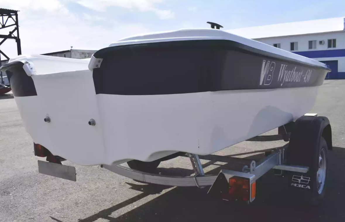 Стеклопластиковая лодка Wyatboat 430 тримаран в Комсомольске-на-Амуре