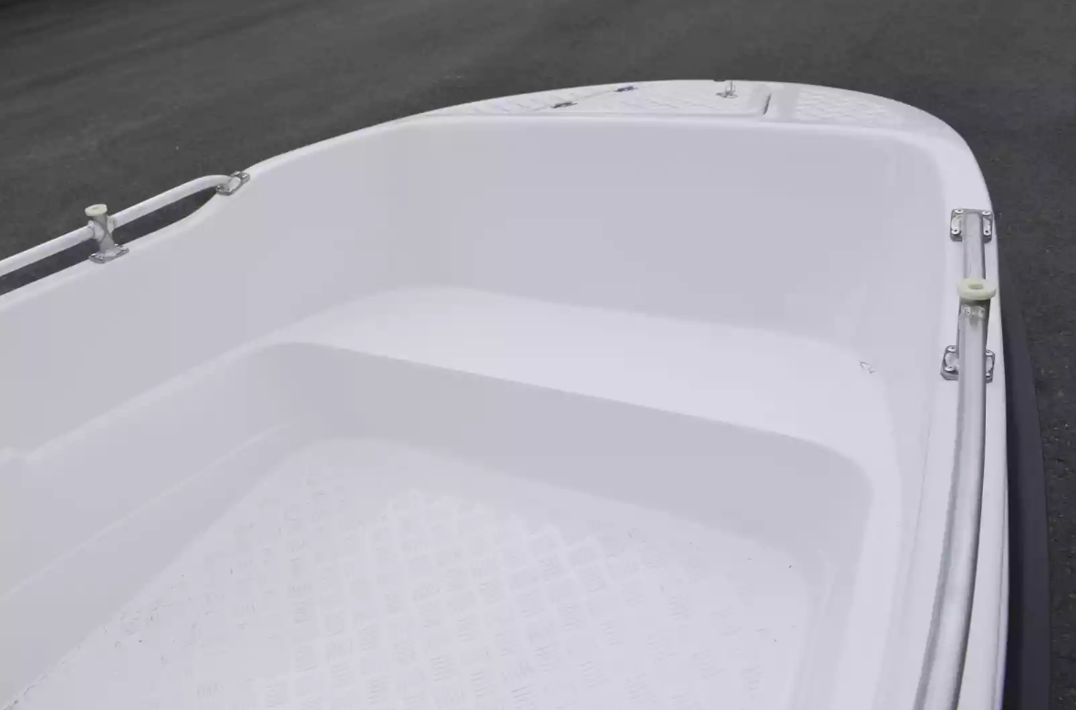 Стеклопластиковая лодка Пингвин New (тримаран) в Комсомольске-на-Амуре