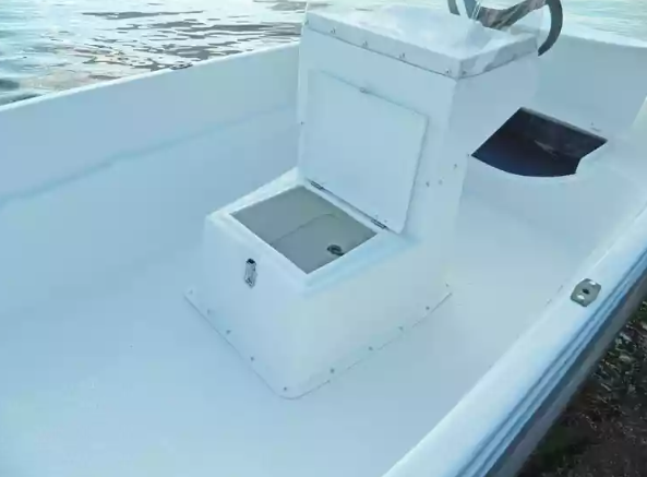 Стеклопластиковая лодка Пингвин с консолью (тримаран) в Комсомольске-на-Амуре