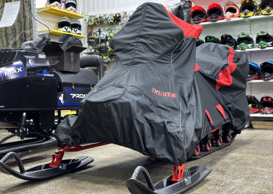 Чехол транспорт. снегохода IKUDZO HUNTER черно-красный Оксфорд ПРЕМИУМ качества с лого IKUDZO в Комсомольске-на-Амуре