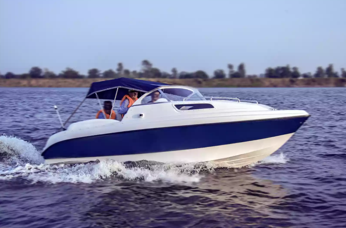 Стеклопластиковый катер Neman-550 с каютой в Комсомольске-на-Амуре