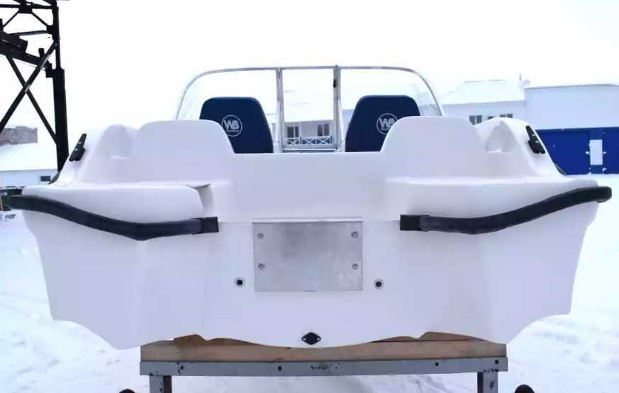 Стеклопластиковый катер Wyatboat-430DCМ (килевая) в Комсомольске-на-Амуре
