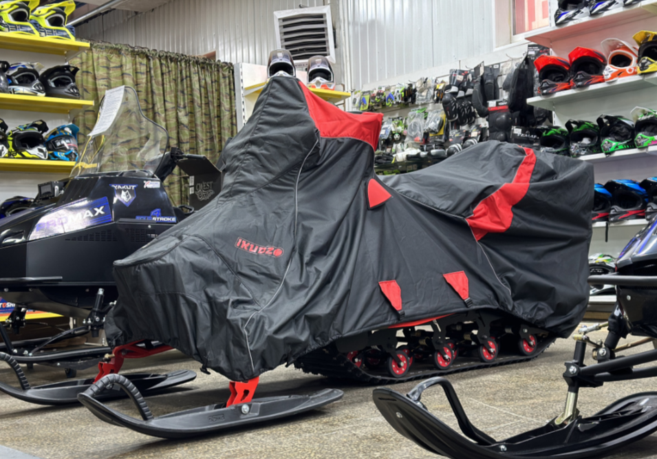 Чехол транспорт. снегохода IKUDZO HUNTER черно-красный Оксфорд ПРЕМИУМ качества с лого IKUDZO в Комсомольске-на-Амуре