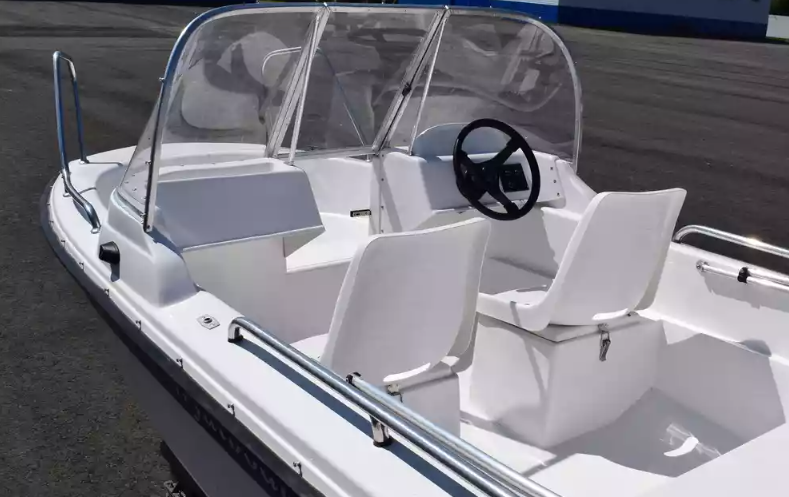 Стеклопластиковый катер Wyatboat-430 DC (тримаран) в Комсомольске-на-Амуре