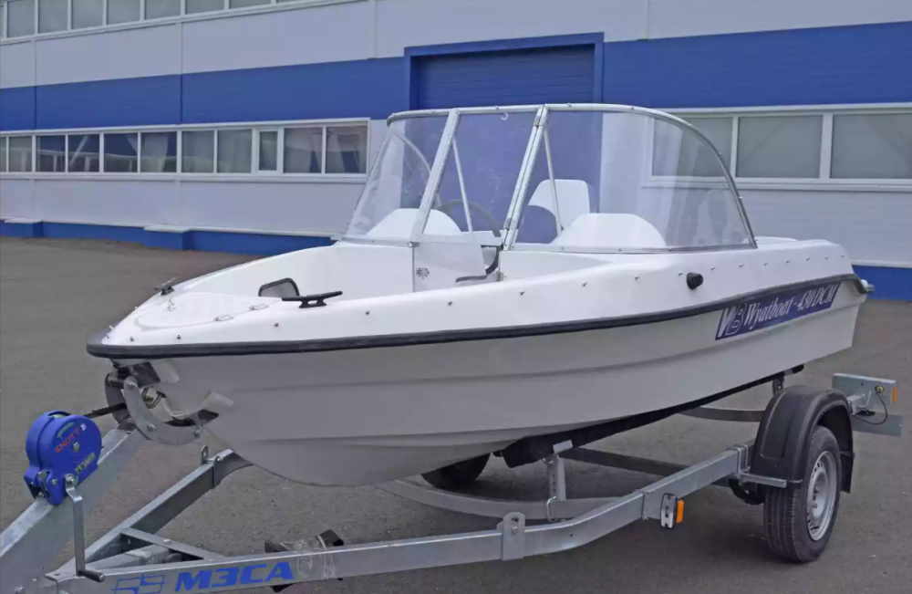Стеклопластиковый катер Wyatboat-430DCМ (килевая) в Комсомольске-на-Амуре