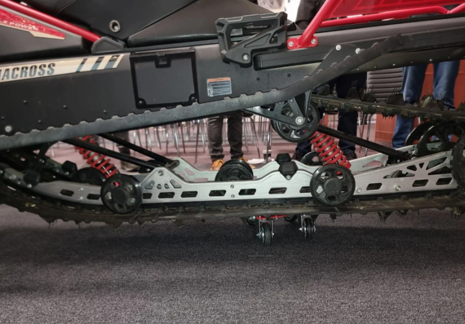 Снегоход AODES Siberiacross 1000 SWT 600mm LCD 6.8 в Комсомольске-на-Амуре