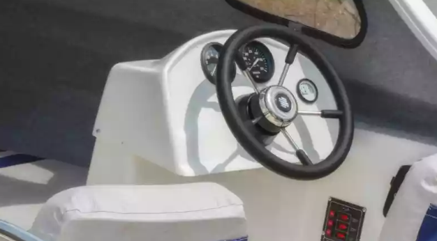 Стеклопластиковый катер Wyatboat-3 П (полурубка) в Комсомольске-на-Амуре