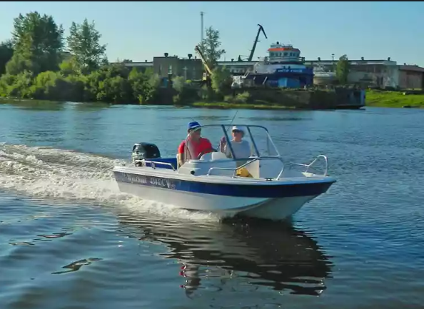 Стеклопластиковый катер Wyatboat-430 DC (тримаран) в Комсомольске-на-Амуре