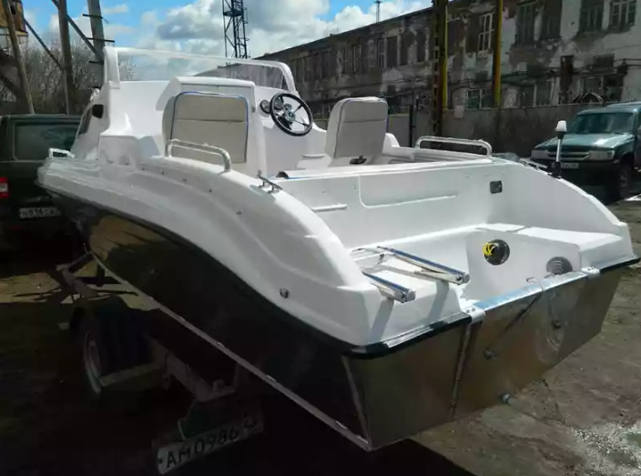 Комбинированный катер Neman-500 с каютой в Комсомольске-на-Амуре