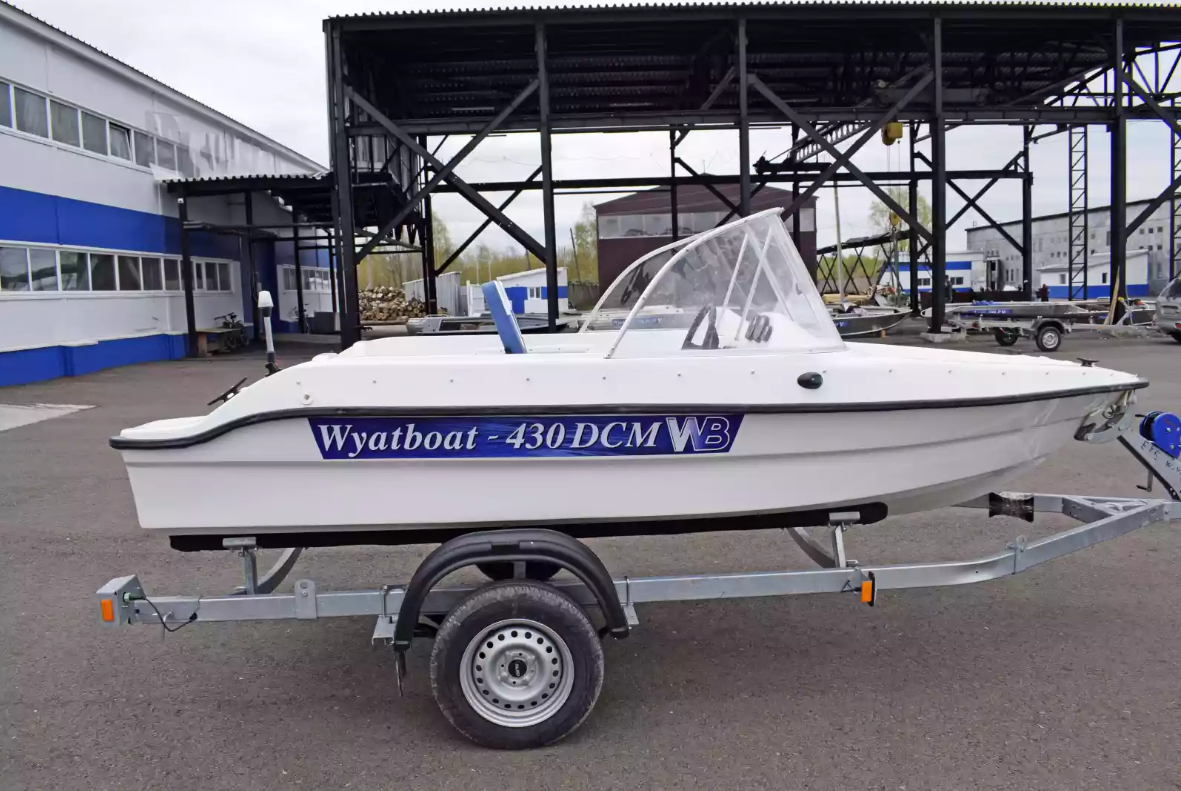 Стеклопластиковый катер Wyatboat-430DCМ (килевая) в Комсомольске-на-Амуре