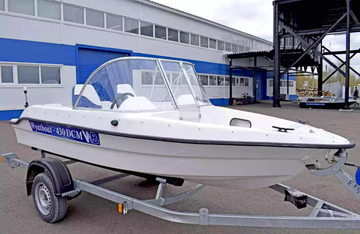 Стеклопластиковый катер Wyatboat-430DCМ (килевая) в Комсомольске-на-Амуре
