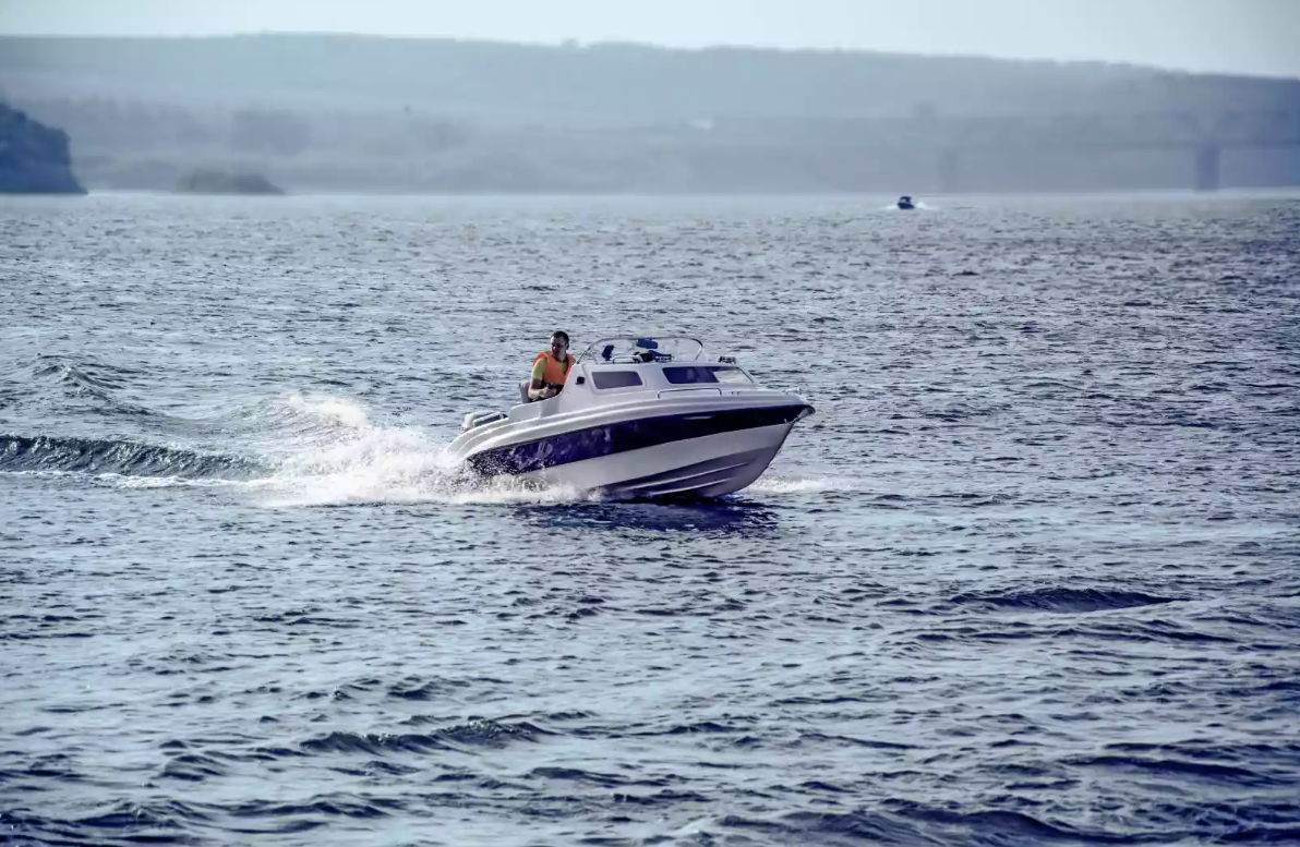 Стеклопластиковый катер Neman-500 в Комсомольске-на-Амуре