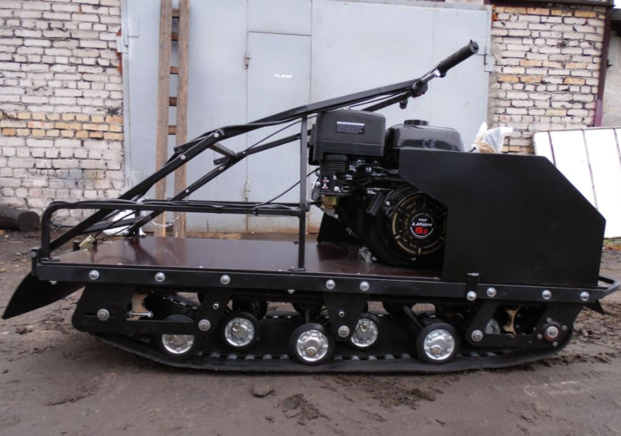 Мотобуксировщик AhtaR Зима 15 л/с с вариатором в Комсомольске-на-Амуре