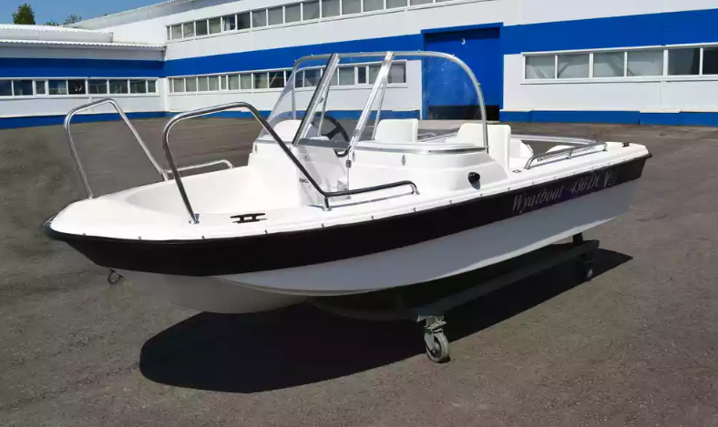 Стеклопластиковый катер Wyatboat-430 DC (тримаран) в Комсомольске-на-Амуре