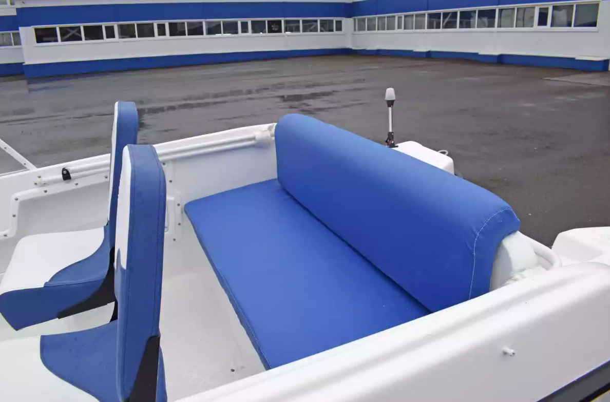 Стеклопластиковый катер Wyatboat-430DCМ (килевая) в Комсомольске-на-Амуре