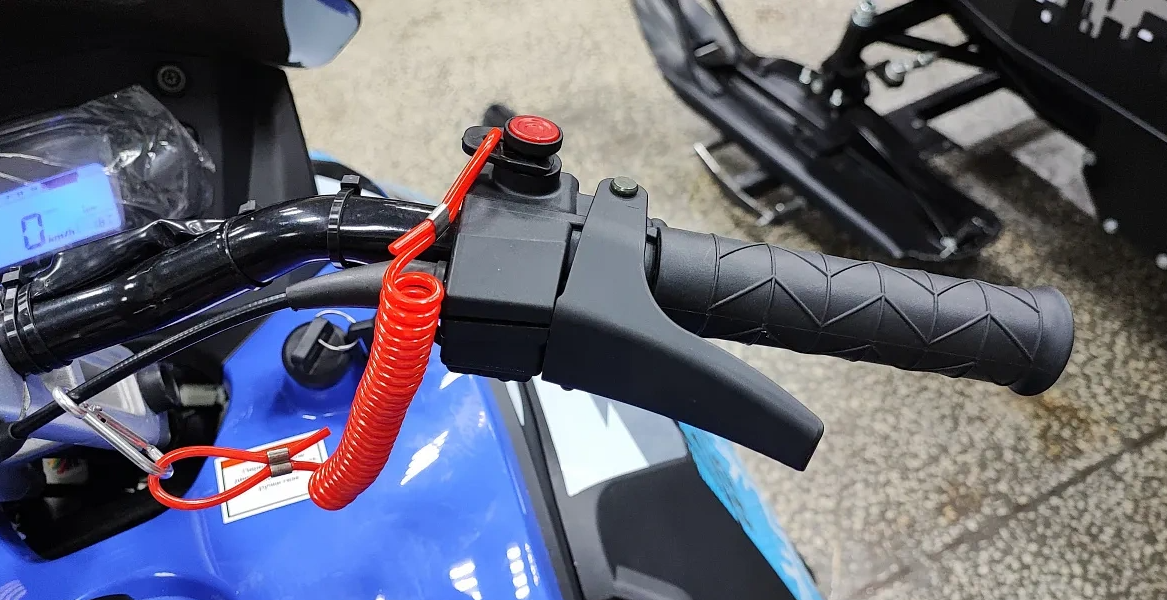 Снегоход Ataki WD150 Б/У в Комсомольске-на-Амуре Снегоход Ataki WD150 Б/У в Комсомольске-на-Амуре