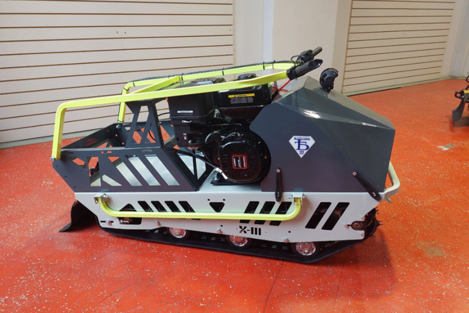 Мотобуксировщик Бурлак Пионер в Комсомольске-на-Амуре