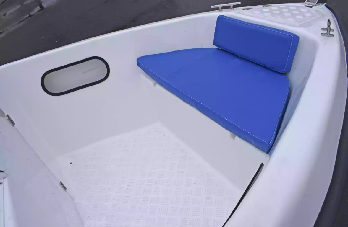 Стеклопластиковый катер Wyatboat-430DCМ (килевая) в Комсомольске-на-Амуре