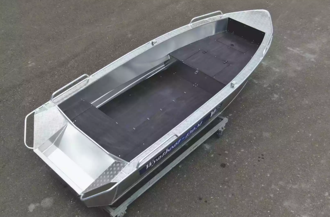Алюминиевая лодка  Wyatboat-430М FISH в Комсомольске-на-Амуре