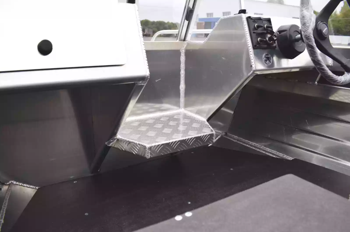 Алюминиевая лодка  Neman-400 PRO в Комсомольске-на-Амуре