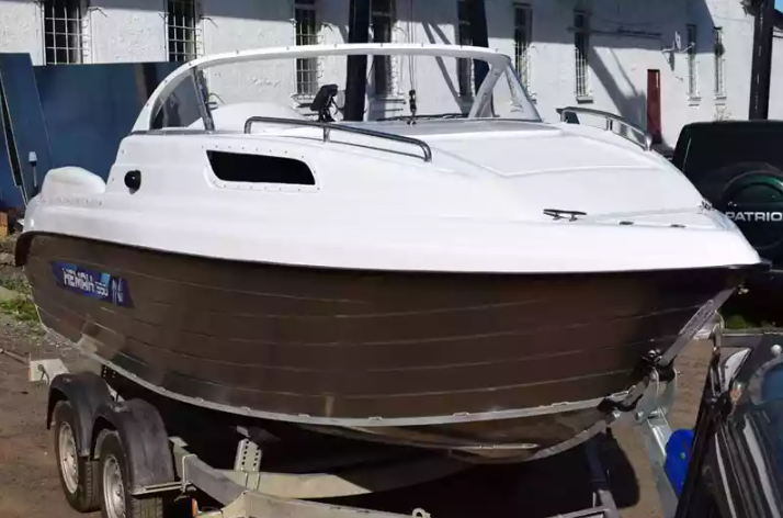 Комбинированный катер Neman-550 с каютой в Комсомольске-на-Амуре